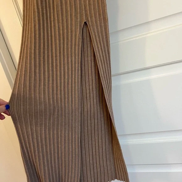 Aritzia Wilfred bodycon dress - Picture 4 of 5